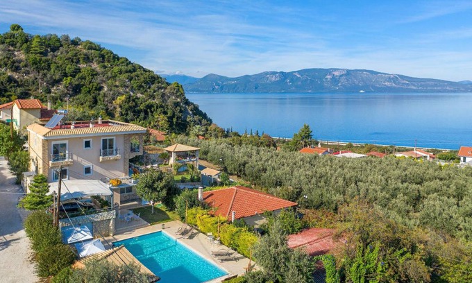 Molos-Agios Konstantinos House | 220 m² House ∙ 7 bedrooms ∙ 14 guests