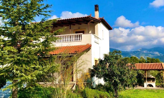 Dirfys-Messapia Villa | 220 m² Villa ∙ 4 bedrooms ∙ 8 guests