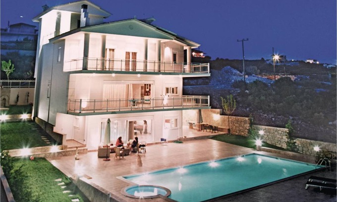 Theologos House | 255 m² House ∙ 5 bedrooms ∙ 12 guests