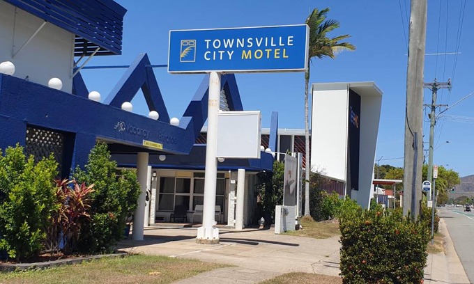 Rosslea Hotel | 30 m² Motel ∙ 6 guests