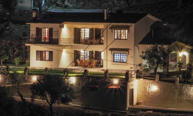 Agii Apostoli House | 300 m² House ∙ 5 bedrooms ∙ 11 guests