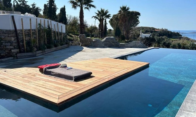 Karystos Villa | 300 m² Villa ∙ 5 bedrooms ∙ 12 guests