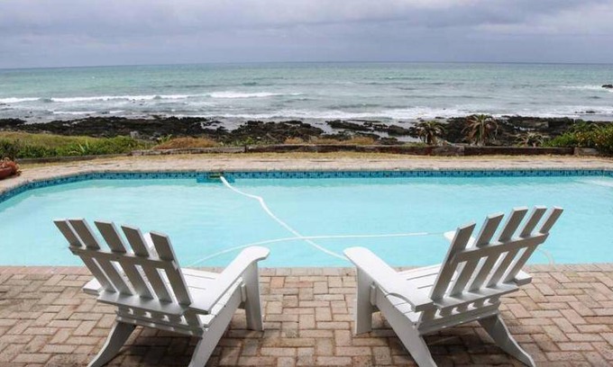 Kini Bay House | 370 m² House ∙ 4 bedrooms ∙ 8 guests