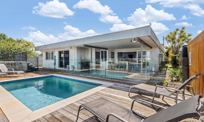 Mooloolaba House | 4 bedroom home on canal