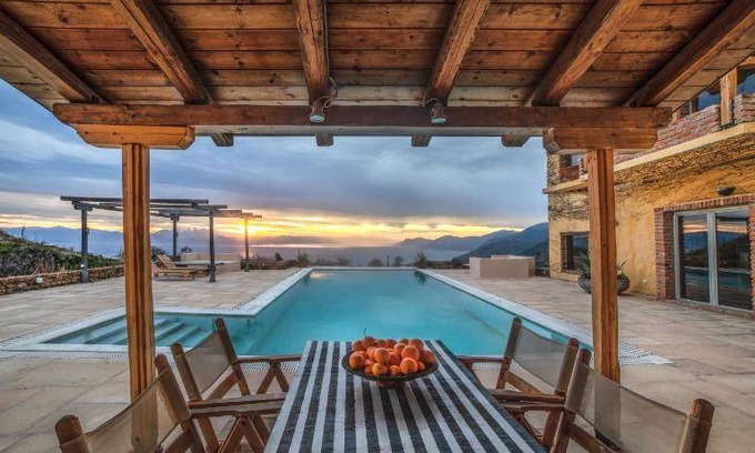 Stratoni Villa | 465 m² Villa ∙ 4 bedrooms ∙ 8 guests