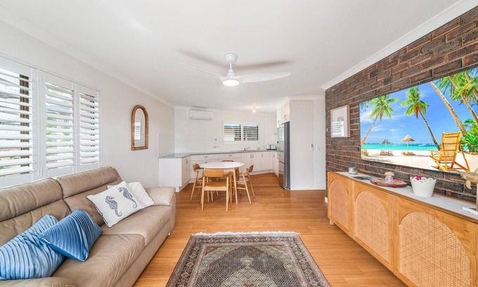 Maroochydore Apartment | 5 'Sunshine Waters' - One bedroom unit directly opposite Maroochy River