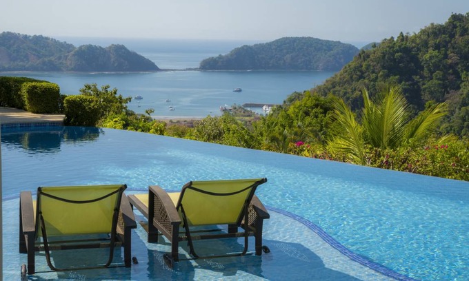 Herradura House | 557 m² House ∙ 5 bedrooms ∙ 12 guests