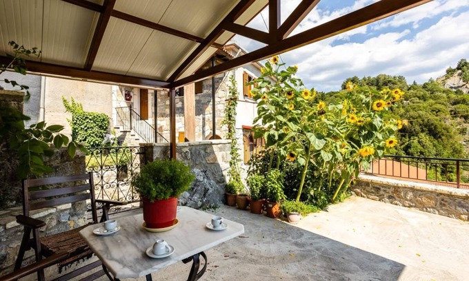 Trikolonoi Apartment | 81 m² Apartment ∙ 3 bedrooms ∙ 5 guests