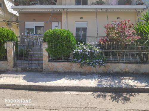 Kamena Vourla Apartment | 98 m² Apartment ∙ 2 bedrooms ∙ 9 guests