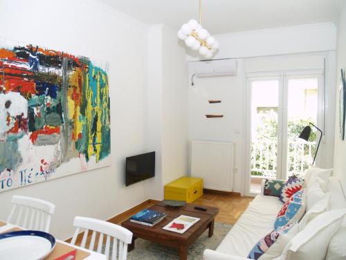 Pasalimani Apartment | A Refreshed & Rich in Details Apartment in Piraeus (Passalimani - Marina Zeas)