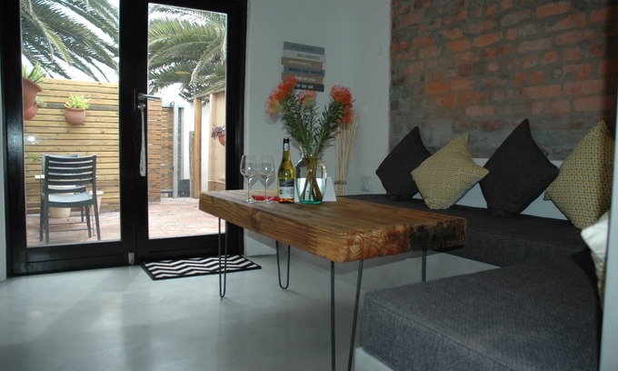 Bloubergstrand Apartment | Adams Place Beautiful Apartment In Table View