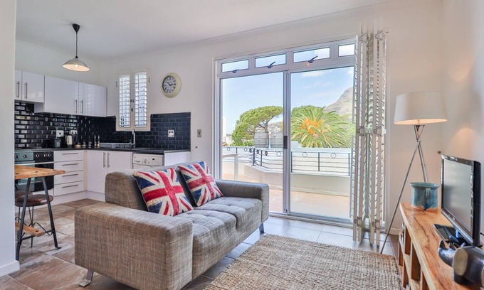 Cape Town City Centre Apartment | Albany Court P4 by CTHA