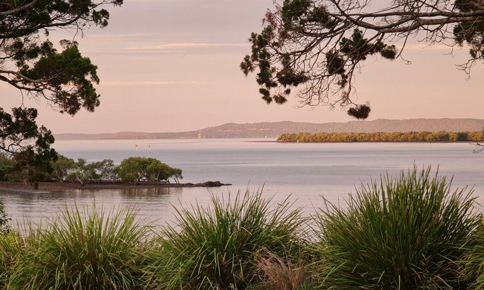 Redland Bay House | Amaryllis - A magnificent waterfront homen