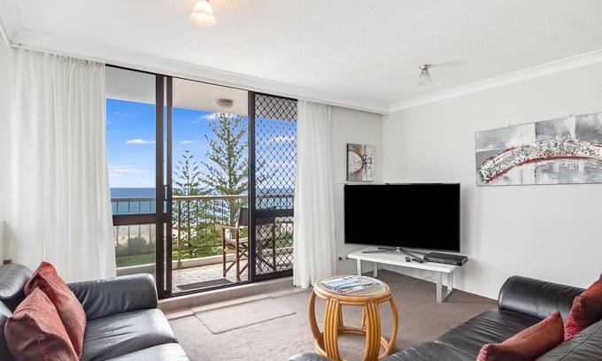 Coolangatta Apartment | Aries Unit 16 - Right on the beachfront and in the heart of Coolangatta ocean views