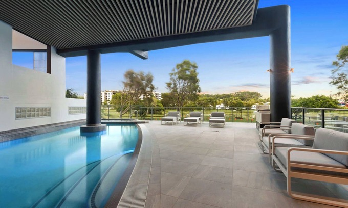 Alexandra Headland Apartment | Beachfront Escape at Beach Life with Ocean Views