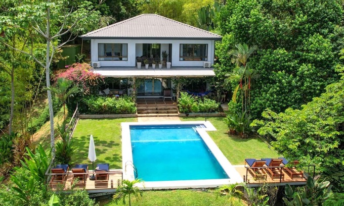 Dominical House | Beautiful Jungle Villa with wildlife, close to restaurants, shopping and beaches