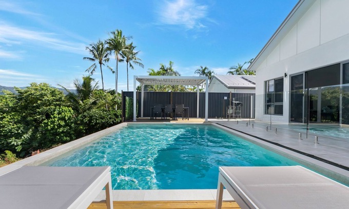 Trinity Beach House | Belle Escapes Sea Bon