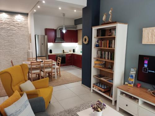 Neos Kosmos Apartment | Central & Comfortable, 70m² Apt in Neos Kosmos