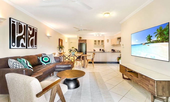 Cairns North Apartment | Central Park - City Fringe- Luxury 3BR Apartment | Pool, Balcony & CBD Fringe