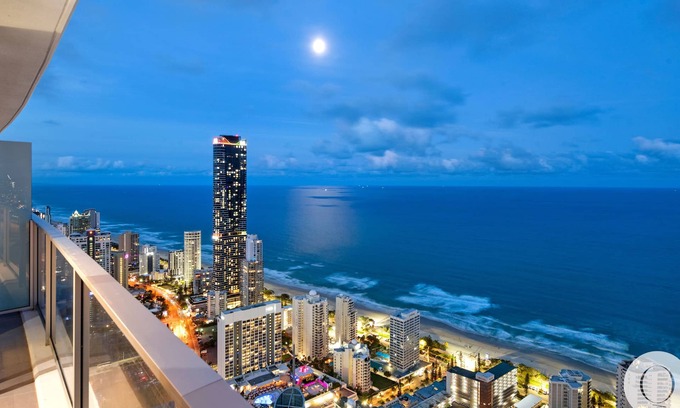 Surfers Paradise Apartment | Circle on Cavill– 5 Bed Family Sub Penthouse Ocean