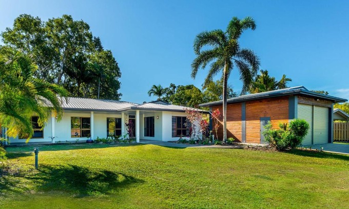 Clifton Beach House | Clifton Cove Cairns Paradise