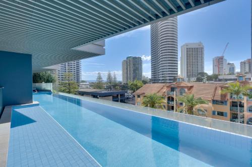 Broadbeach Apartment | Coastal Chic 2BR Steps to Beach and Dining