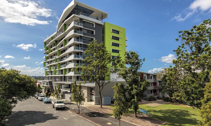 Bowen Hills Hotel | Code Apartments