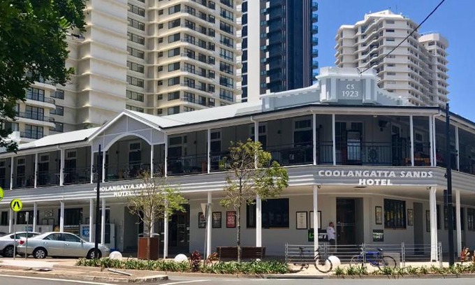 Coolangatta Hostel | Coolangatta Sands Hotel
