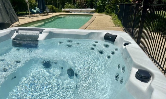 Coolum Beach House | Coolum Country Retreat with Pool and Spa