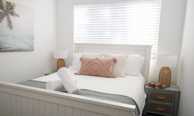 Caloundra Apartment | Cosy Family Friendly, Beachside Unit, Views, Walk Everywhere. Long stays welcome