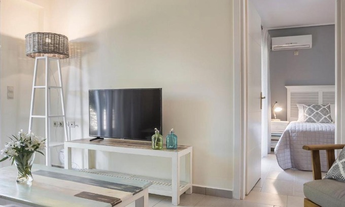 Karavomylos Villa | Deluxe Kefalonia Apartment 1 Bedroom Apartment Thalassa Tranquil Location & Access To Pool Karavomilos
