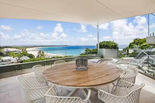 Noosa Heads Apartment | Hastings Park: Modern, Ocean View Retreat