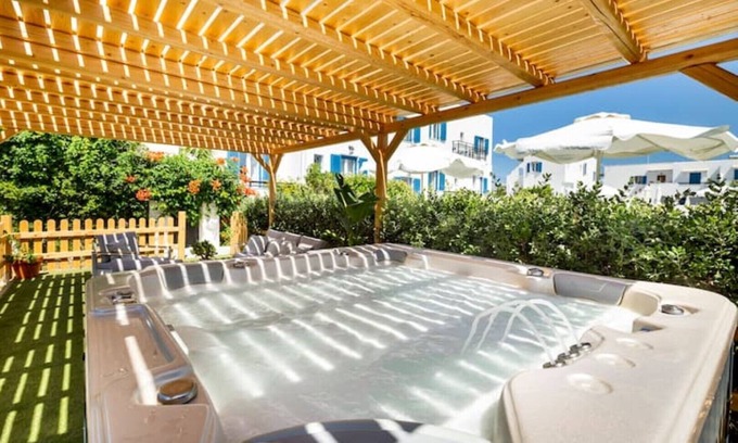 Naxos Town Apartment | Ikaros Studios - Pool & Jacuzzi, 5 mins from beach