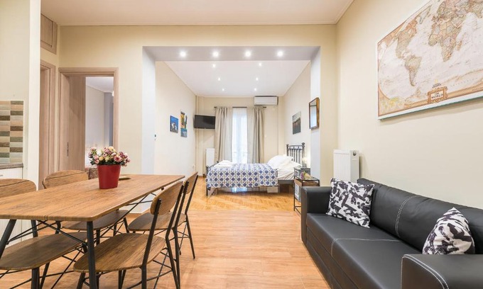 Thissio Apartment | In the heart of Athens!