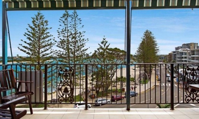 Golden Beach Apartment | LOWANNA UNIT 8 - Perfect for a family or a couple wanting to enjoy waterfront living at its best