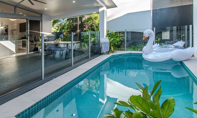 Parramatta Park Villa | Luxurious City Sanctuary with Private Pool – Perfect for Family Getaways in Cairns