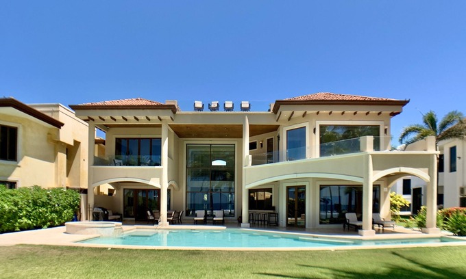 Playa Hermosa Condo | Luxury Beach Front Estate with Gorgeous Pool - Right on the Sand for Events!