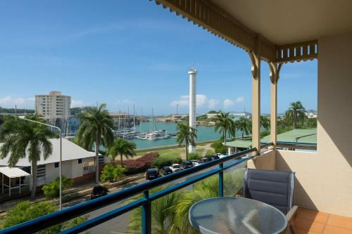 South Townsville Apartment | Marina View Apartment - Steps away from CBD, Ferry & Stadium