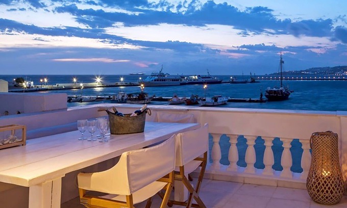 Mykonos Villa | My Rental Homes - Campani Villa in Mykonos town with view on the old harbor