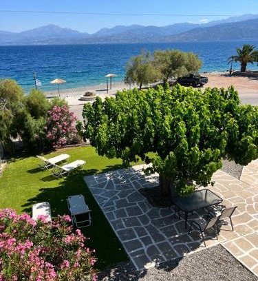 Marathias House | Nafpaktos PebBle Apartments in Marathias