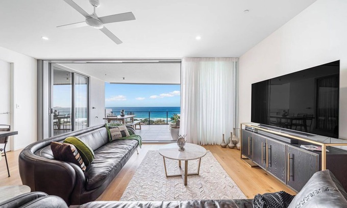Maroochydore Apartment | Ocean Front Apartment with full Sea View Cotton Tree Maroochydore