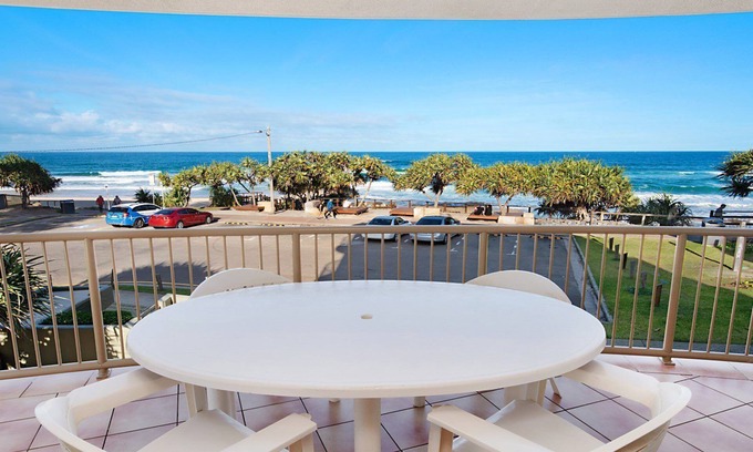 Kings Beach Apartment | Pandanus Shores Unit 4 Kings Beach QLD