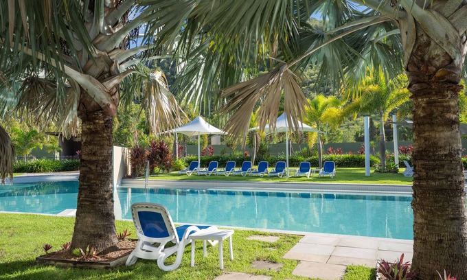 Nelly Bay Hotel | Peppers Blue on Blue