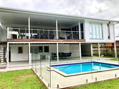 Edge Hill House | 'Perfect Pool House' Idyllic Tropical Retreat
