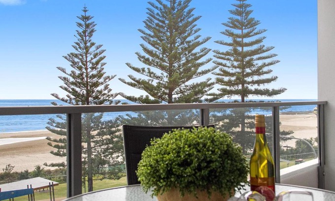 Coolangatta Apartment | Rainbow Pacific Unit 10