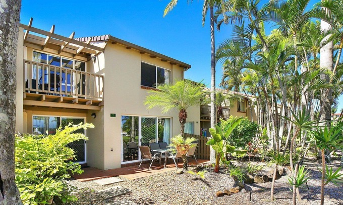 Golden Beach Apartment | Resort Style - The Oasis Resort Villa 7, 2 Landsborough Pde