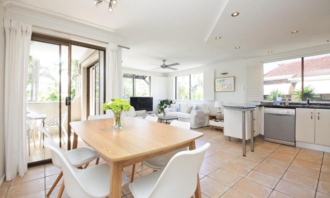 Noosa Heads Apartment | River access 2 bathroom Noosa Heads with kayak and bikes