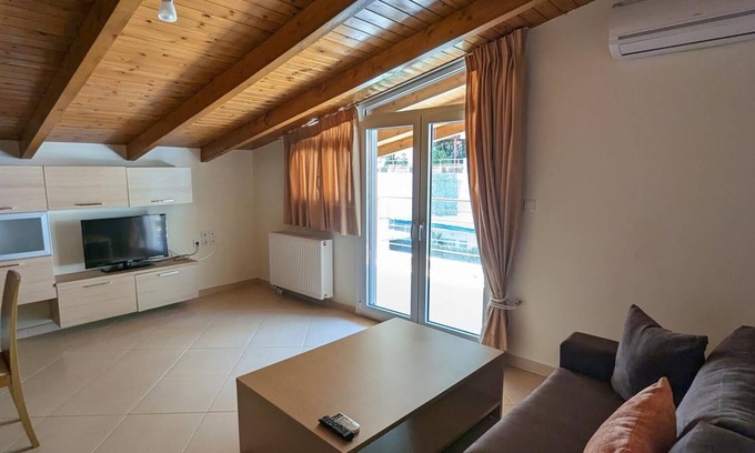 Kamena Vourla House | Samaras Apartments in Kamena Vourla