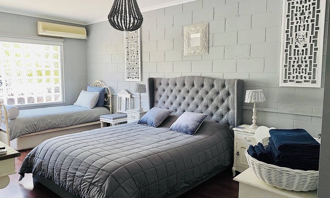 Peregian Beach Apartment | Shabby Chic Studio in quiet leafy Cul-de-sac