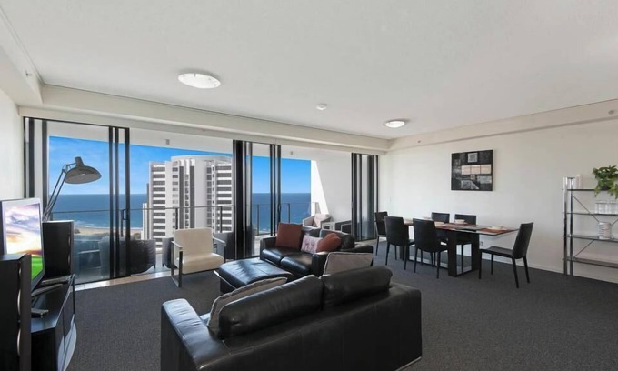 Broadbeach Apartment | Skyline Royale 4BRM Sierra Grand